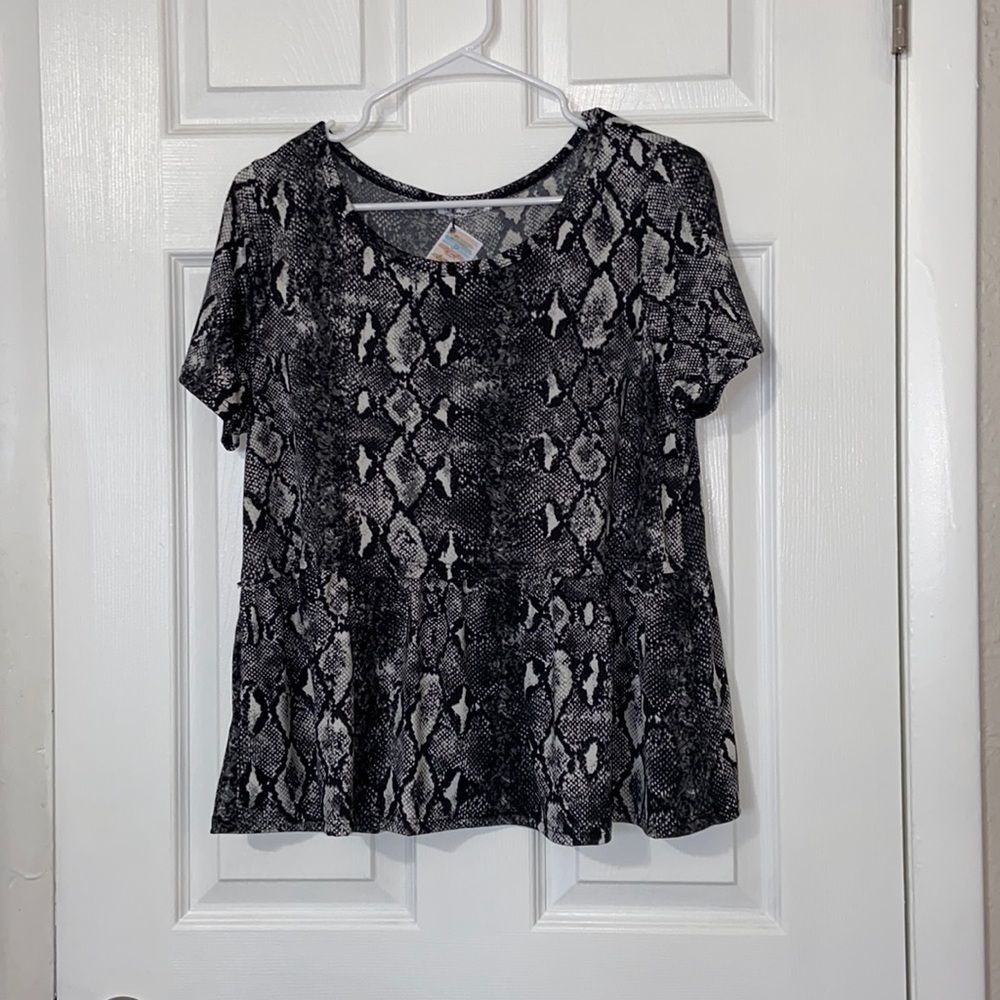 🎸Story Teller Black & White Pattern Blouse